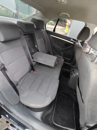 Volkswagen Jetta 2006 2.300 € . Ruedas nuevas