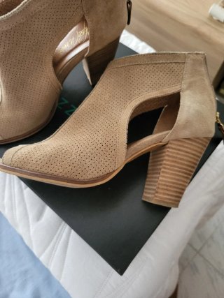 Botines de piel verano beige