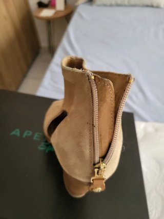 Botines de piel verano beige