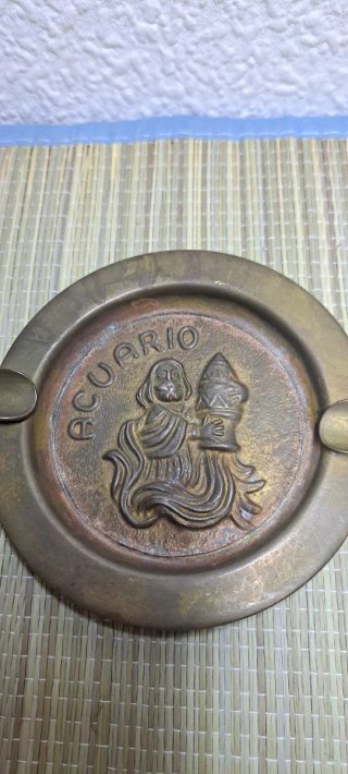 Cenicero antiguo metal latón o bronce