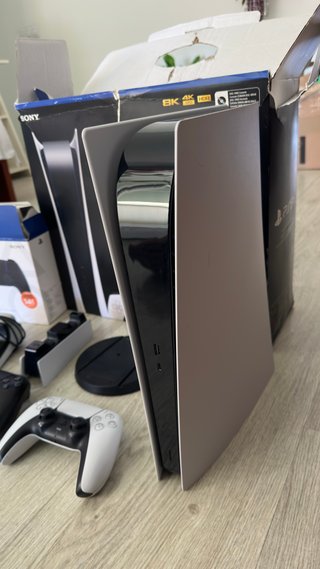 PlayStation 5 Digital + 2 Mandos