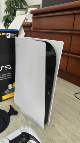 PlayStation 5 Digital + 2 Mandos