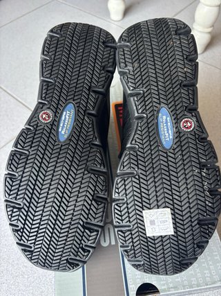 Skechers Work Relaxed Fit Sure Track Erath