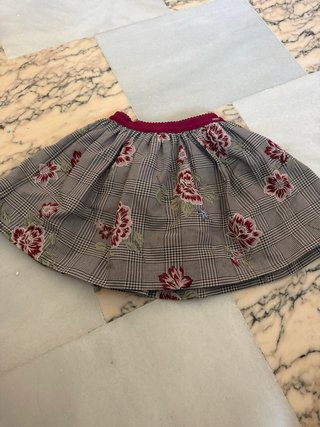 Falda de cuadros con flores