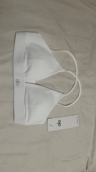 Sujetador deportivo Alo Yoga blanco. Es talla S