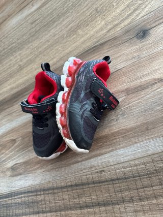 Zapatillas niño luces talla 22