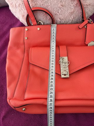 Bolso y monedero Guess a juego