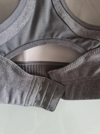 Sujetador deportivo gris