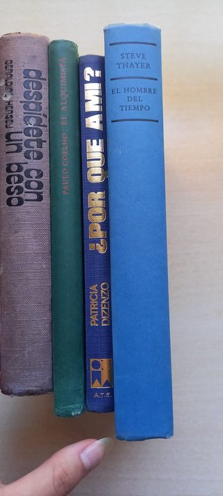 4 libros; conjunto 16€, separado 4€