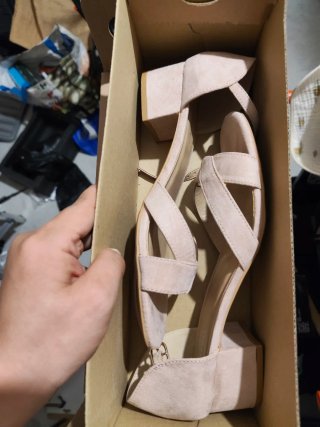 Sandalias tacón bajo beige