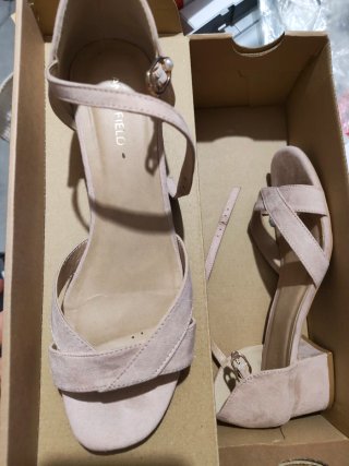 Sandalias tacón bajo beige