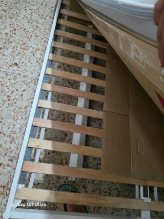 Armario de madera  ,cama ikea de 135x1.90