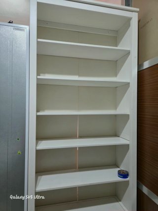 Armario de madera  ,cama ikea de 135x1.90