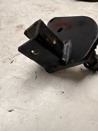 Soporte estribera delantera izquierda