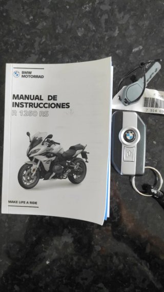 BMW R1250RS Azul, Rojo y Blanco