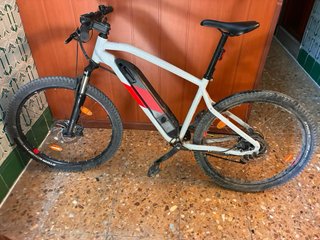 Bicicleta Eléctrica Blanca