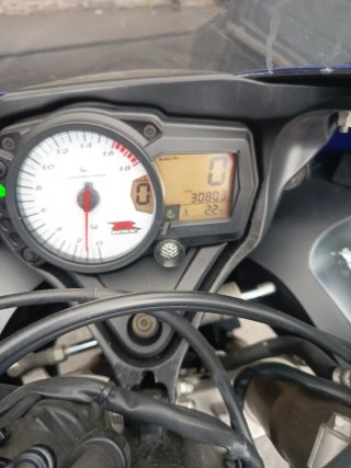 Suzuki GSXR 600 k7 Azul y Blanca