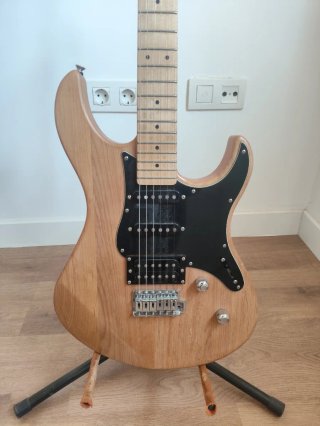 Guitarra Eléctrica Yamaha Pacifica 112V