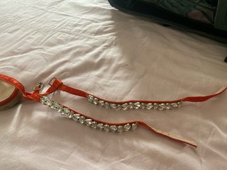 Zapatos joya naranjas con pedrería