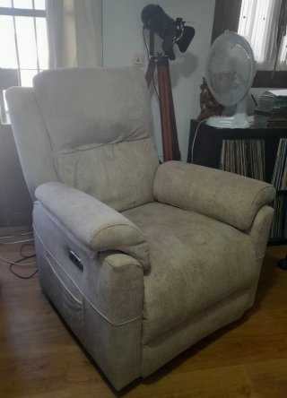 Se vende sillón La-Z-Boy de 3 años de antigüedad
