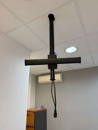 Soporte techo monitor TV sillón dental