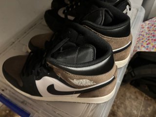 Nike Air Jordan 1 Mid Marrón y Blanco