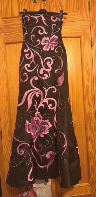 Vestido de fiesta negro y rosa