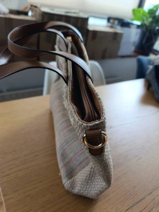 Bolso de mano beige y multicolor