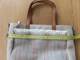 Bolso de mano beige y multicolor
