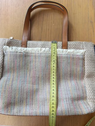 Bolso de mano beige y multicolor