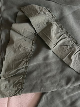 Sudadera verde con detalle fruncido
