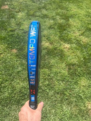 Pala de pádel Nox Tempo WPT 38 mm con funda Nox.