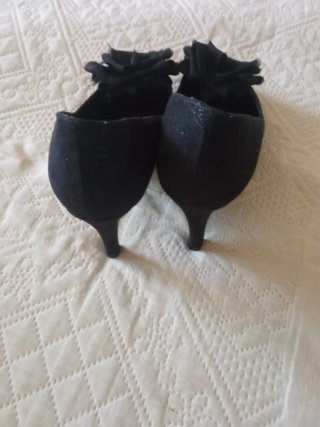 Tacones negros con rosa
