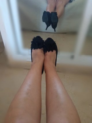 Tacones negros con rosa