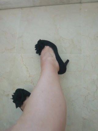 Tacones negros con rosa