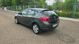 Opel Astra 2011