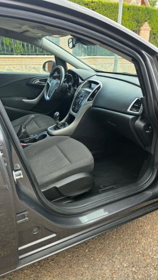 Opel Astra 2011