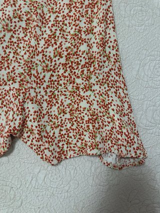 Mono Pull&Bear crema y rojo
