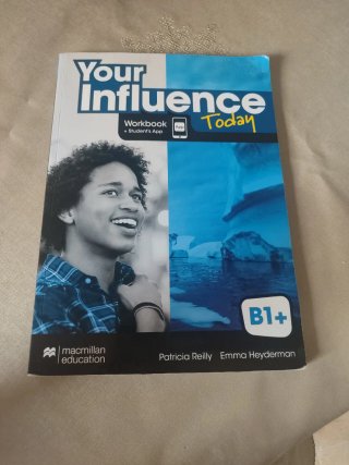 Libro de 3eso de inglés y está plastificado