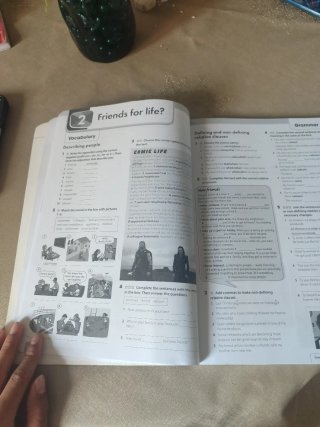 Libro de 3eso de inglés y está plastificado