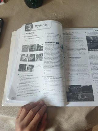 Libro de 3eso de inglés y está plastificado