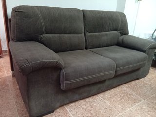 Sofá de 3 plazas marrón oscuro. Como nuevo