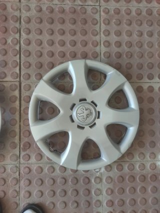 Tapacubos Peugeot 107