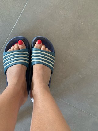 Ciabatte blu usate