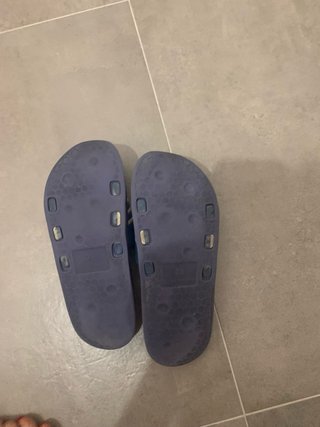 Ciabatte blu usate