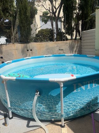 Piscina Intex Azul y Blanca