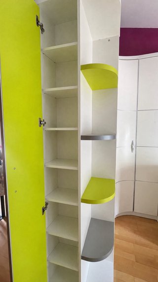 Dormitorio juvenil verde, blanco y gris