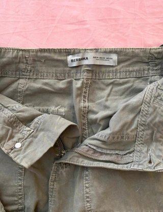 Pantaloni cargo Bershka grigi