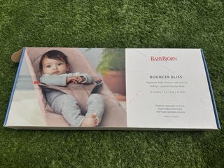 Hamaca BabyBjörn rosa. Incluye funda invierno