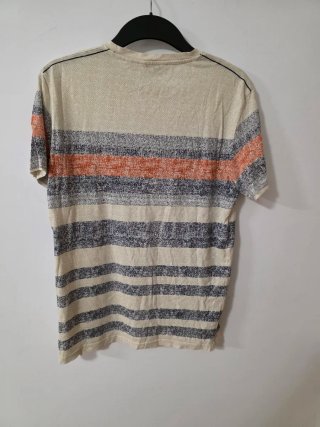 Camiseta de rayas beige y naranja